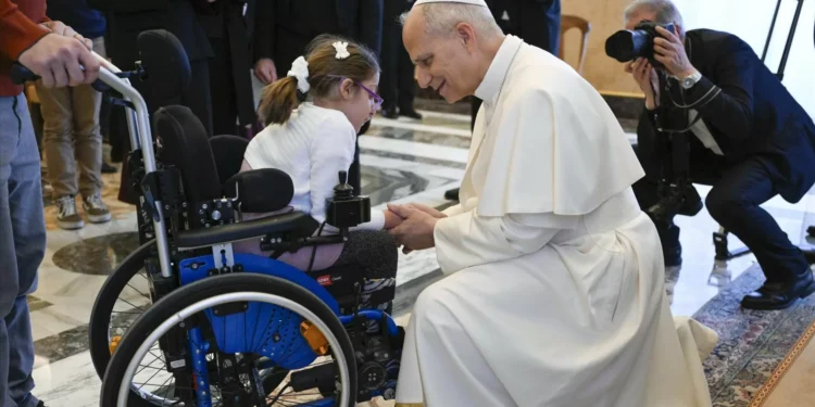 Papa pede aos jovens que façam as pazes com alguém antes do Natal