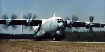 Avião militar russo que fazia voo de teste após consertos cai com 7 pessoas