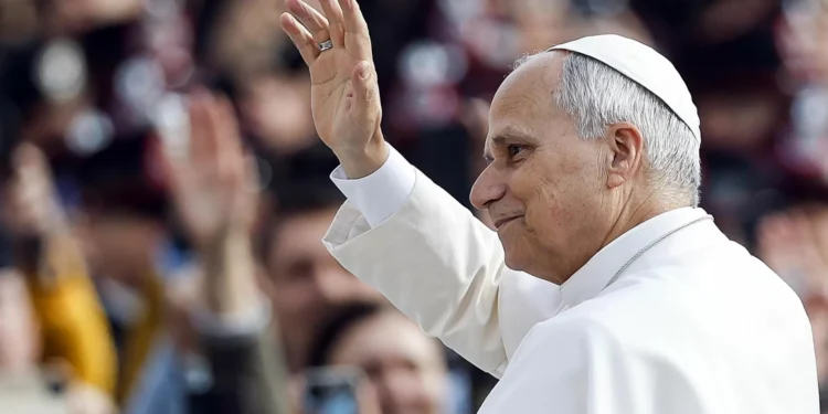 Leão XIV condena investimentos financeiros “enlouquecidos ao preço sangrento de milhões de vidas”