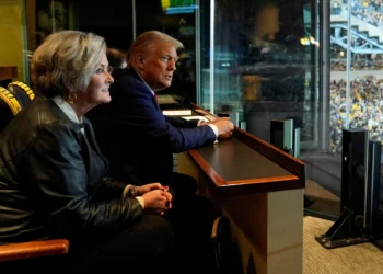 Trump seguirá atacando barcos até Maduro se render, diz chefe de gabinete