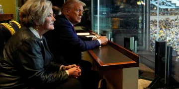 Trump seguirá atacando barcos até Maduro se render, diz chefe de gabinete