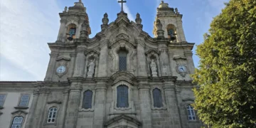 Basílica dos Congregados distribui 14 toneladas de alimentos a famílias carenciadas