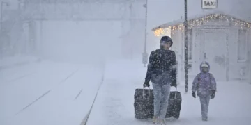 Tempestade faz dois mortos e deixa milhares sem eletricidade na Suécia
