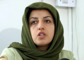 Nobel da Paz Narges Mohammadi hospitalizada após detenção violenta no Irão