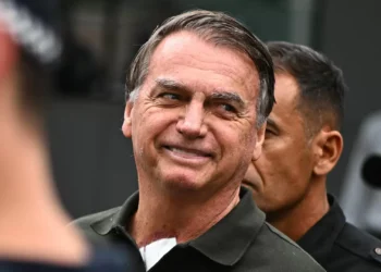 Bolsonaro submetido a nova cirurgia para tratar crise de soluços