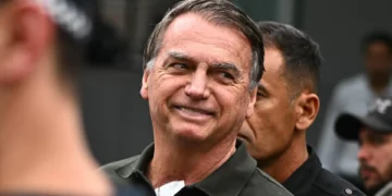 Bolsonaro submetido a nova cirurgia para tratar crise de soluços