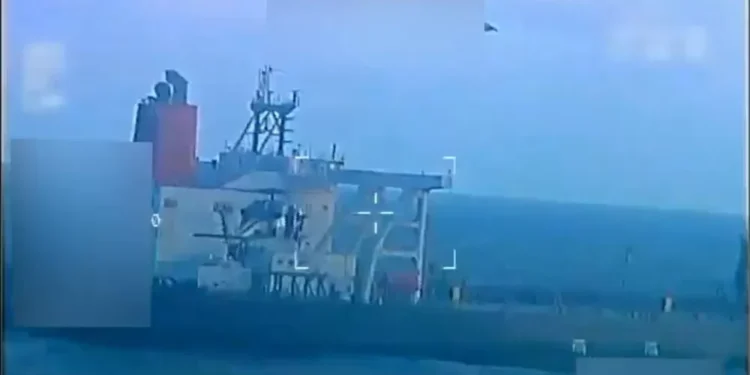 Entenda por que os EUA estão interceptando navios petroleiros na costa da Venezuela