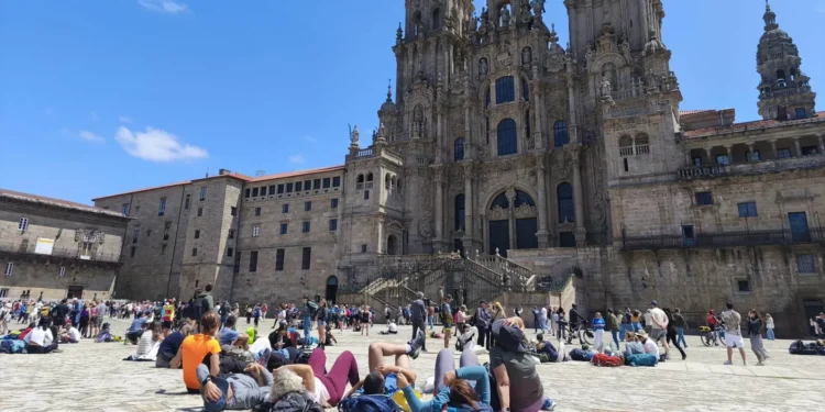 Mais de 100 mil peregrinos pisaram o Caminho Português de Santiago em 2025
