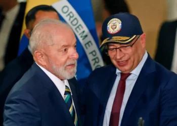 Lula e Petro falam no telefone sobre Venezuela