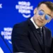 “Eye of the Tiger”: Macron aparece de óculos de sol num evento oficial