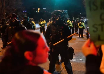 Agente do ICE atira em venezuelano durante operação em Mineápolis