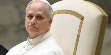 Papa envia mensagem às vítimas da depressão Kristin