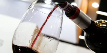 OMS pede aumento urgente de impostos sobre bebidas açucaradas e alcoólicas