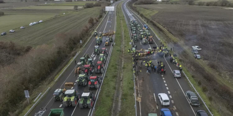 Agricultores irlandeses e espanhóis protestam contra acordo UE-Mercosul