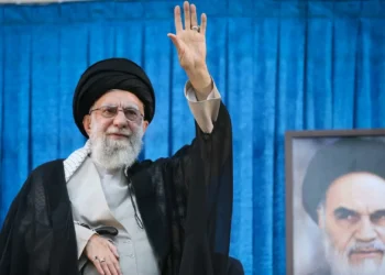 Khamenei acusa Trump de incitar protestos no Irão