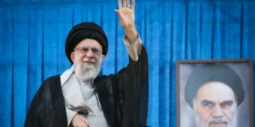 Khamenei acusa Trump de incitar protestos no Irão