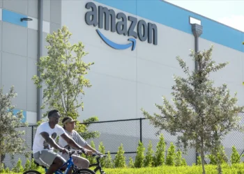 Depois de enviar mail por engano, Amazon confirma despedimento de 16 mil pessoas