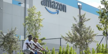 Depois de enviar mail por engano, Amazon confirma despedimento de 16 mil pessoas