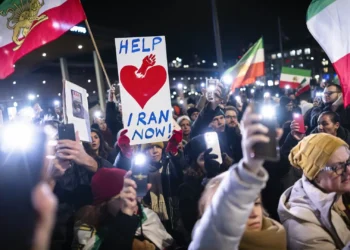 “Espero que os protestos acabem com o regime”. Como vive Joe a distância e o silêncio da família iraniana?