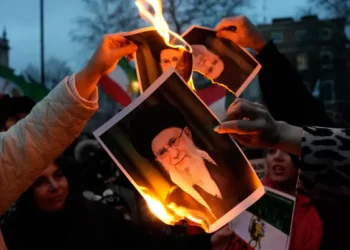 Televisão estatal do Irã é hackeada e passa mensagem de apoio a manifestantes