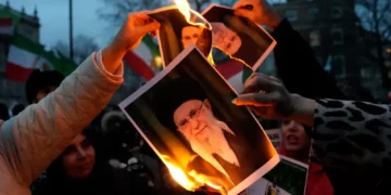 Televisão estatal do Irã é hackeada e passa mensagem de apoio a manifestantes