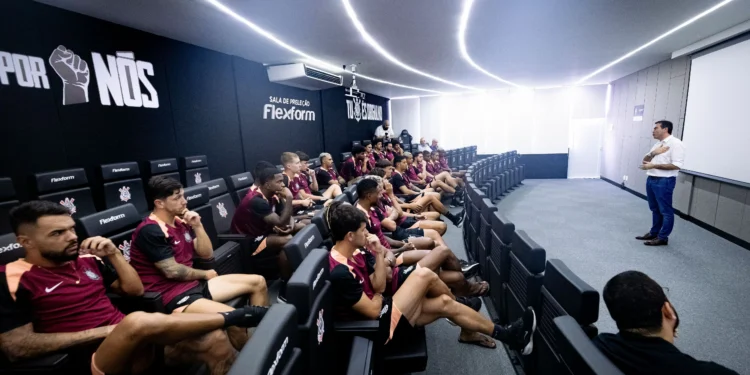 Marcelo Paz destaca ambiente positivo na reapresentação do Corinthians