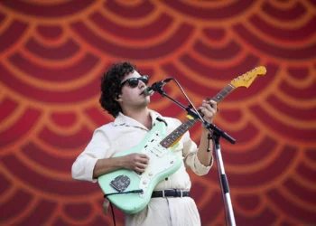 Capitão Fausto sobem ao palco em várias cidades europeias