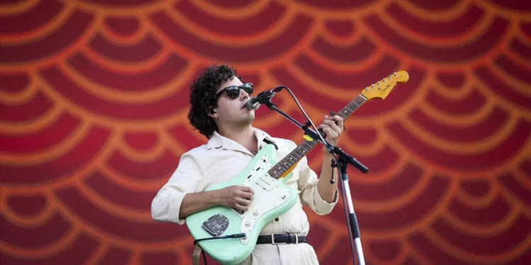 Capitão Fausto sobem ao palco em várias cidades europeias