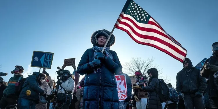 Protestos contra o ICE ganham força e se espalham pelos EUA