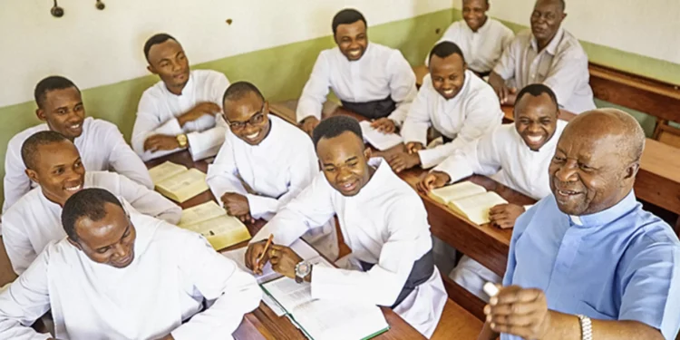 AIS pede apoio para seminaristas afetados pela pobreza, guerra e perseguição