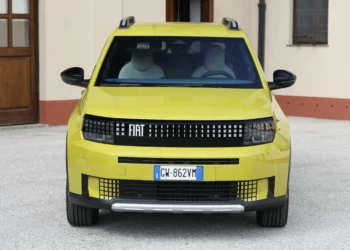 Fiat Argo 2027 será o nome do Grande Panda no Brasil; entenda
