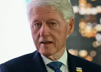 Clinton diz que atuação do ICE em Minneapolis ameaça liberdades civis