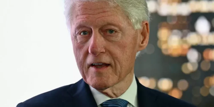 Clinton diz que atuação do ICE em Minneapolis ameaça liberdades civis