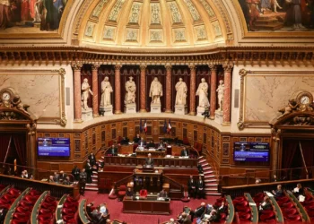 Senado francês trava eutanásia e suicídio assistido