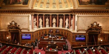 Senado francês trava eutanásia e suicídio assistido