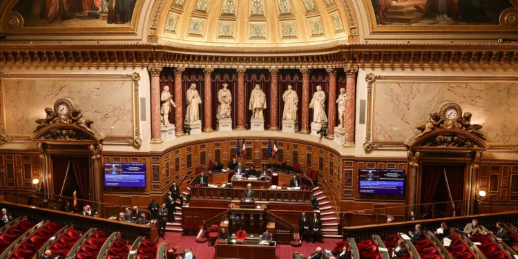 Senado francês trava eutanásia e suicídio assistido