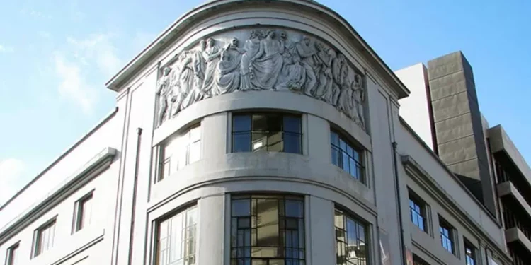 Rivoli celebra 94 anos com dança, teatro comunitário e poesia gratuita