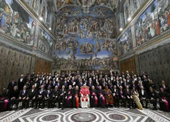 Papa ao corpo diplomático: “A guerra voltou a estar na moda”