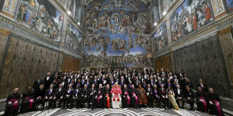 Papa ao corpo diplomático: “A guerra voltou a estar na moda”