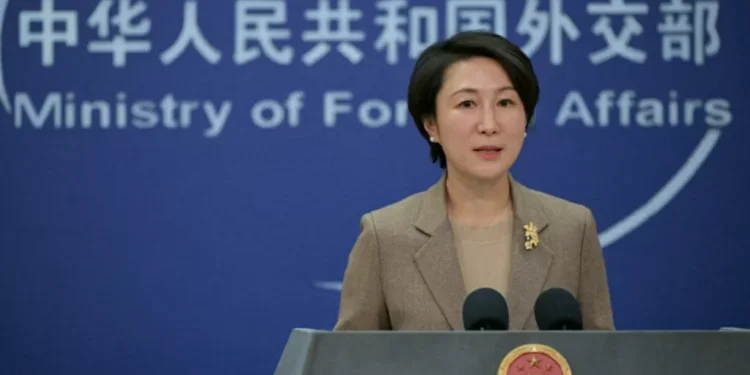 China diz que ‘protegerá seus direitos’ após EUA anunciarem tarifas contra parceiros do Irã