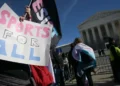 Suprema Corte dos EUA debate veto a atletas trans em esportes femininos