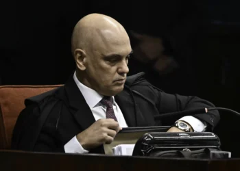 Moraes diz que há campanha contra STF ao mandar Bolsonaro para Papudinha