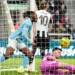 Manchester City vence Newcastle e abre vantagem na semi da Copa da Liga