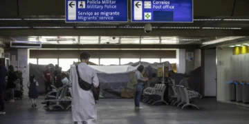 Fluxo migratório entre Brasil e Venezuela desceu para metade este ano