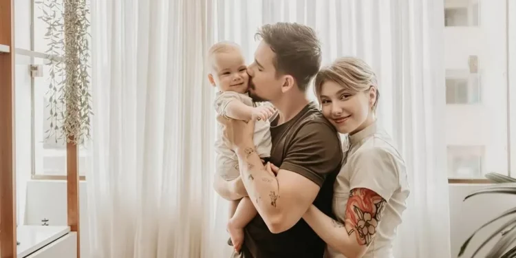 Marido de Isabel Veloso mostra novo vídeo do filho