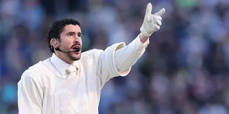 Republicanos pedem prisão de Bad Bunny por show no Super Bowl
