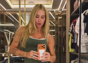 Virginia justifica sumiço breve das redes sociais: “Acompanhando meu boy”