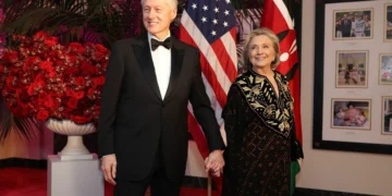 Bill e Hillary Clinton concordam em depor à Câmara sobre o caso Epstein