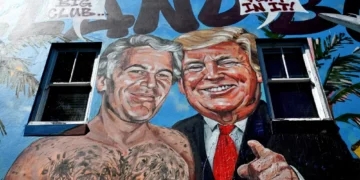 Caso Epstein: governo dos EUA é acusado de suposta omissão de arquivos que mencionam Trump