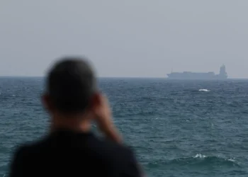 Irão fecha parcial e temporariamente estreito de Ormuz por motivos de segurança